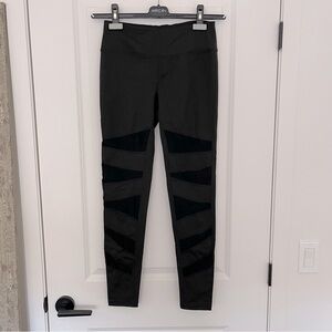 🌸3/40$ NWOT Lotsyle Mesh Panel Detail Leggings